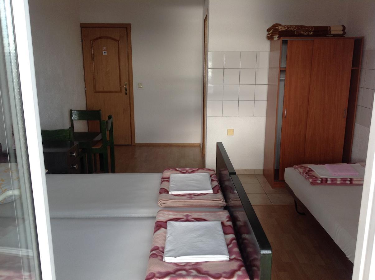 Katarina Apartments And Rooms Sibinj Krmpotski Kamer foto